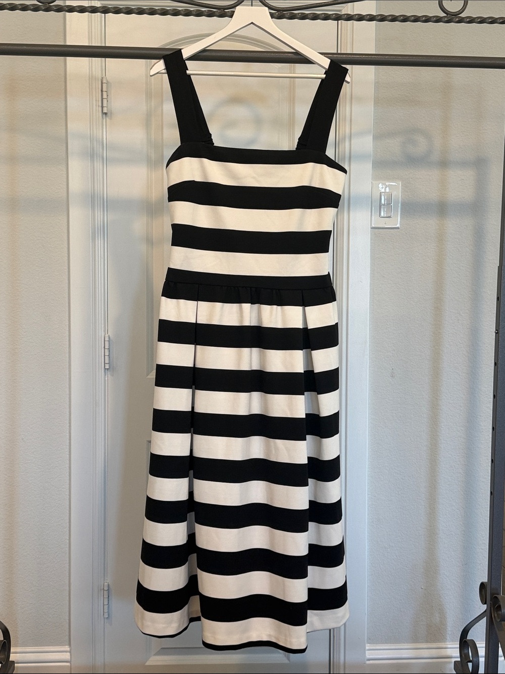 MONTE CARLO
Black & White Striped Square-Neck Drop-Waist Midi Dress Size 10 (42) - Picture 9 of 15